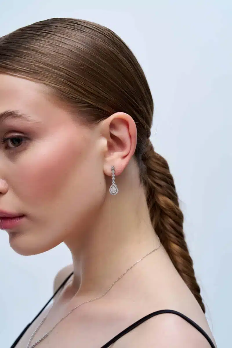 Pırlanta Küpe ile Günlük Şıklık